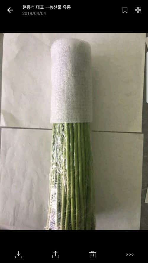 Asparagus bundles are wrapped by carrying food and cushioned foam